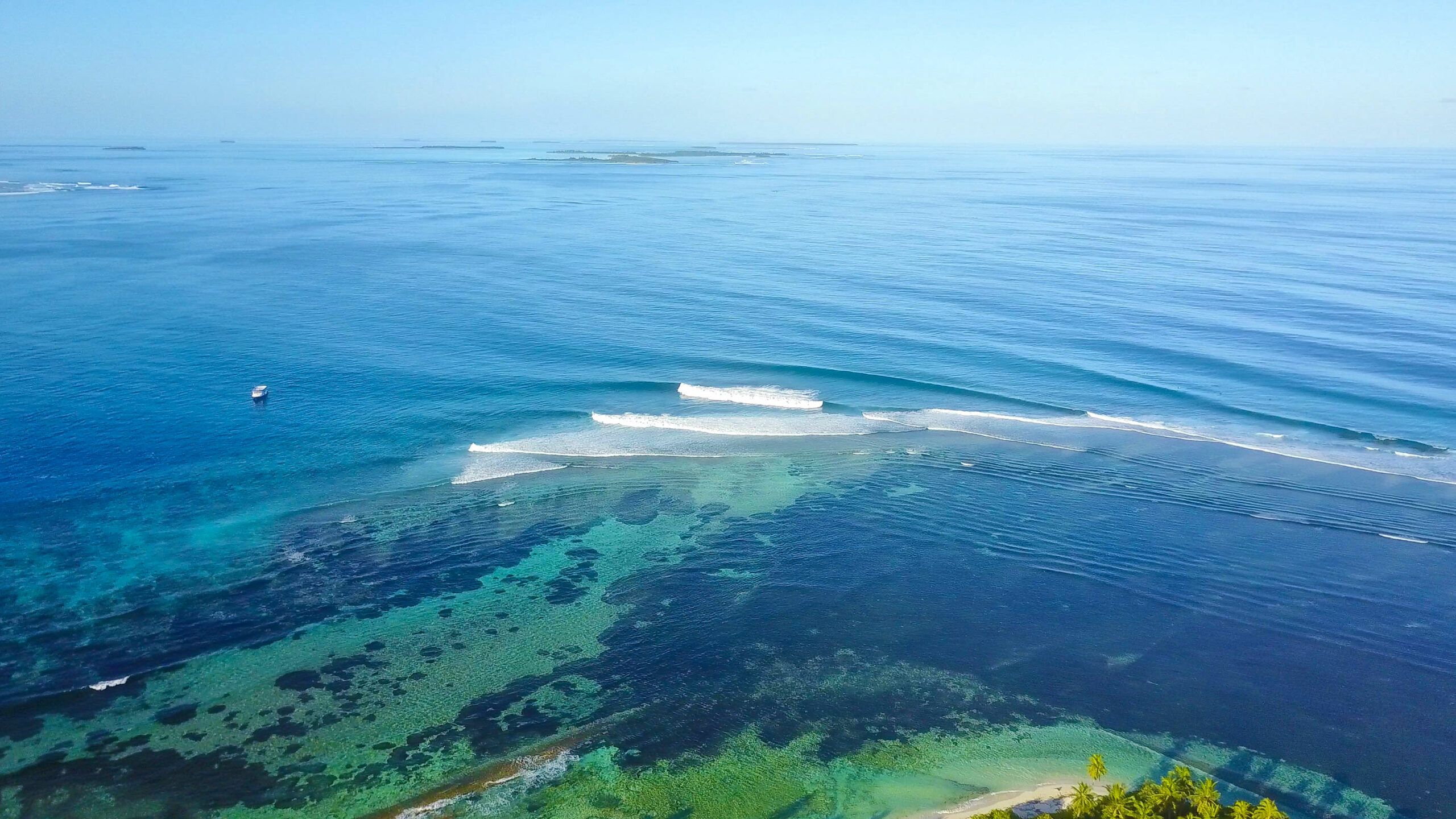 Huvadhoo Atoll Waves
