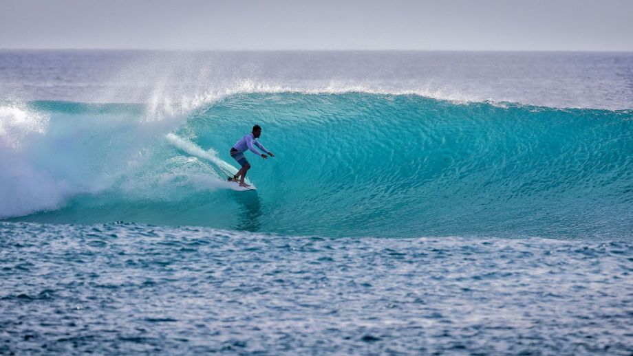 Huvadhoo Atoll left barrel