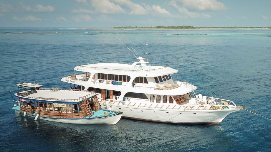 Surfboat Maldives and Dhoni